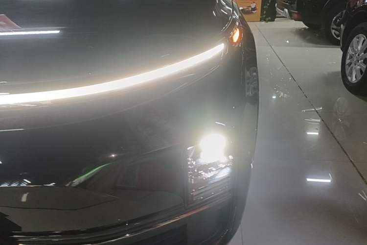 Used Li Auto L8 2025 Max Smart Refresh Edition
