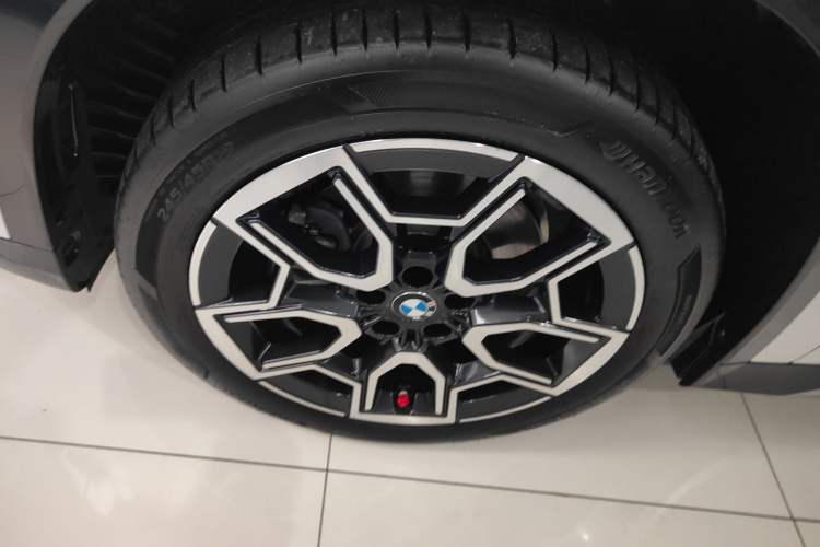 Used BMW X1 2023 sDrive25Li X Design Package Left Front Wheel Hub