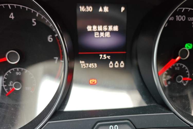 Used Volkswagen Golf 2015 1.4TSI Sportsvan Odometer Close Up