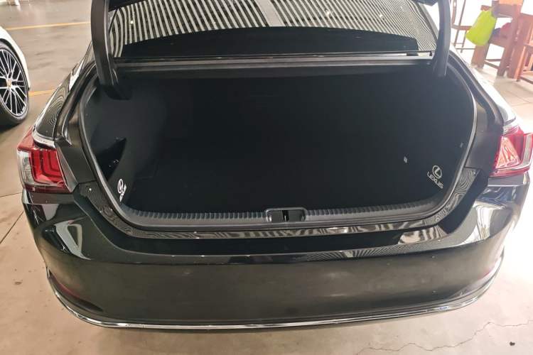 Used Lexus ES 2023 200 Excellence Edition