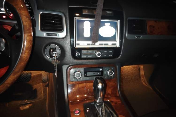 Used Volkswagen Touareg 2011 3.0 TSI High-End Version Gear Lever