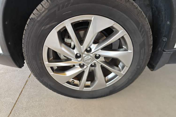 Used Nissan X-Trail 2014 2.5L CVT Ultimate Edition 4WD Exterior 4