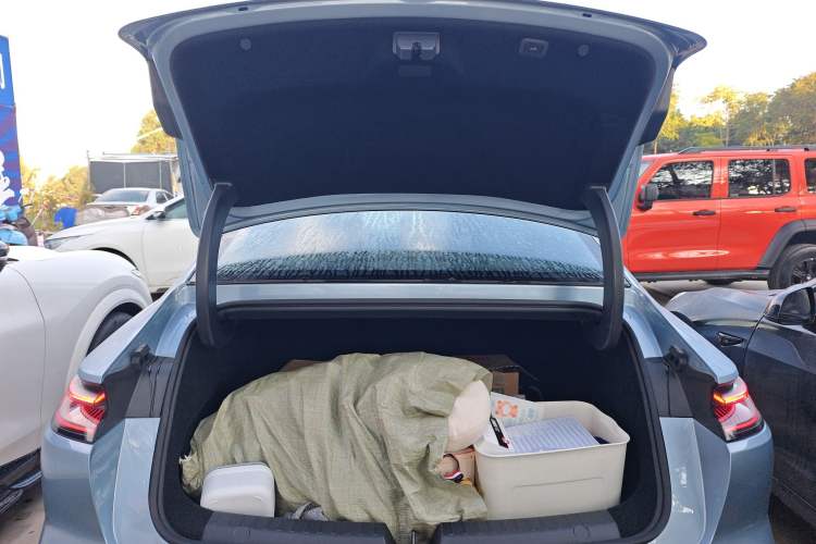 Used Geely Galaxy E8 2025 575 km Exploration Intelligent Driving Edition
