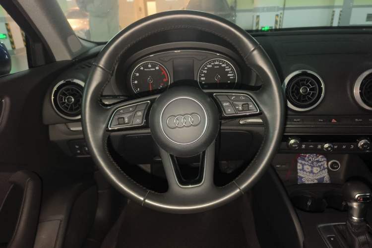 Used Audi A3 2017 Limousine 35 TFSI Style Edition Steering Wheel
