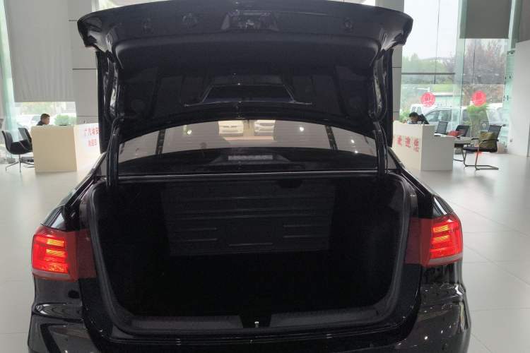 Used Volkswagen Santana 2021 1.5L Automatic Fashion Edition Trunk