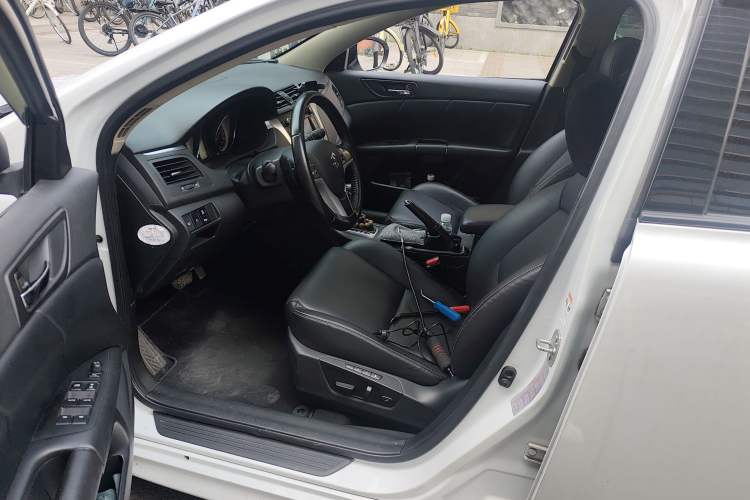 Used Suzuki Kizashi 2011 2.4L Two-Wheel Drive Luxury Navigation Edition
