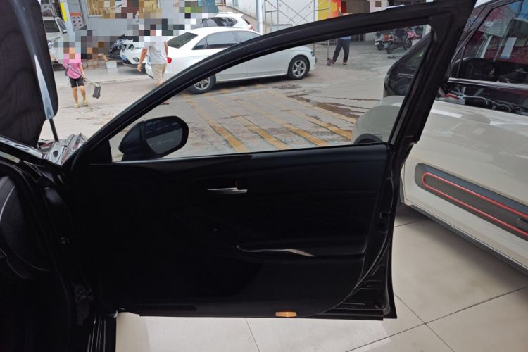 Used Toyota Avalon 2019 Dual-Engine 2.5L XLE Prestige Version China VI Standard
