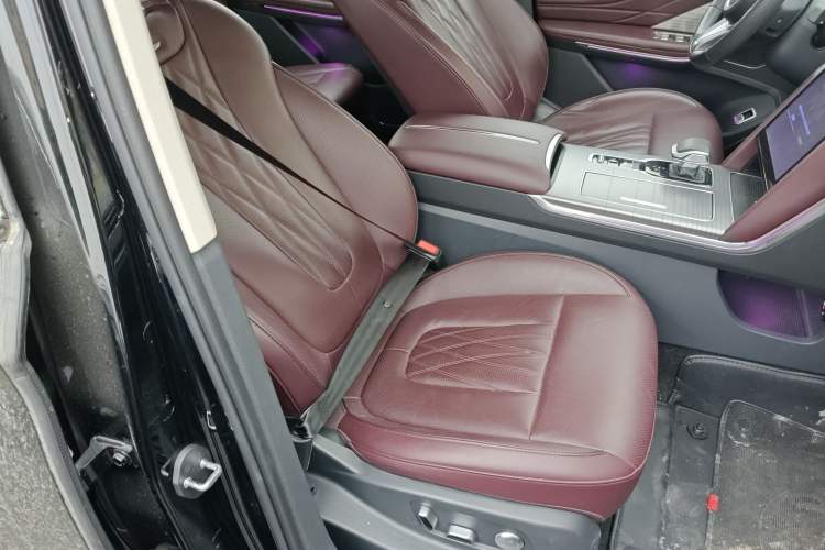 Used Hongqi HS7 PHEV 2024 2.0T PHEV Four-Wheel Drive Flagship Edition 7 Seats Right Front Seat