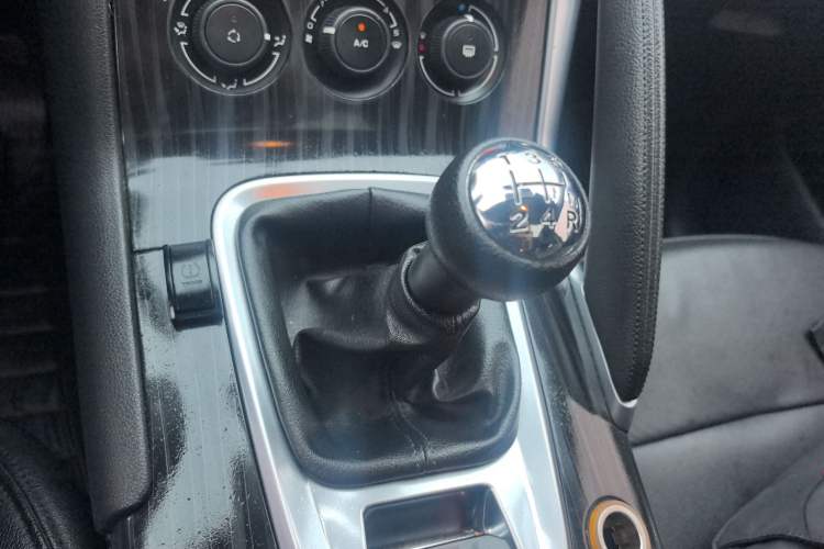 Used Peugeot 3008 2015 2.0L Manual Classic Edition Gear Lever