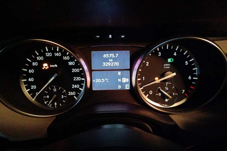 Used Mercedes-Benz R-Class 2014 R 400 4MATIC Business Model Instrument Cluster