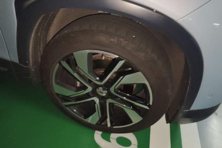 Used Nio ES6 2020 430KM Performance Version Right Front Wheel Hub