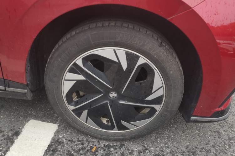 Used MG 4 EV 2022 520 km Luxury Edition Right Front Wheel Hub