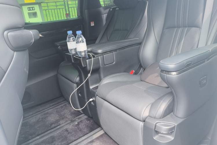 Used Lexus LM 2020 300h Seven-Seat Elegant Edition
