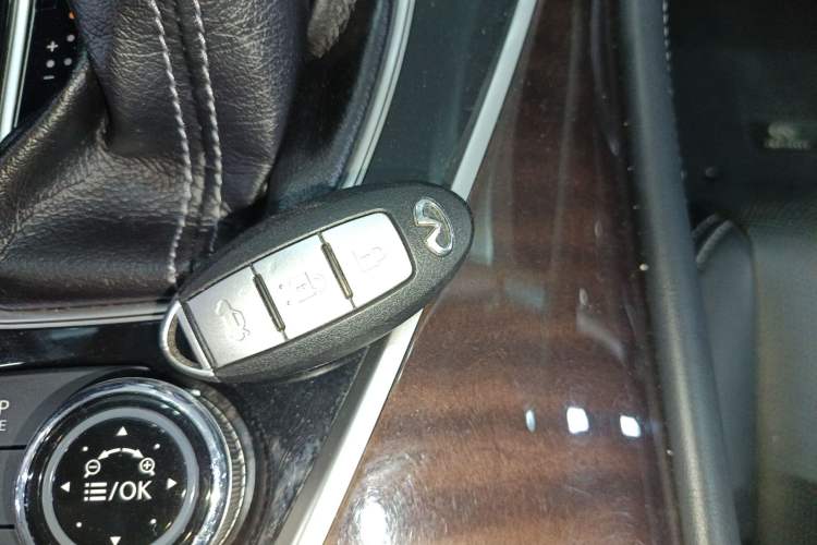 Used Infiniti Q50L 2015 2.0T Luxury Edition
