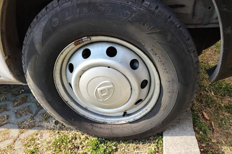 Used SAIC MAXUS Xintu V80 2020 2.5T Manual Classic City Delivery King Long Wheelbase Mid-Height 2/3 Seats