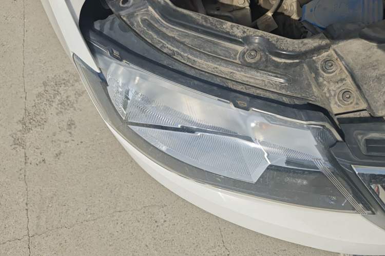 Used Skoda Rapid 2015 1.6L Automatic Smart Selection Model Right Front Headlight