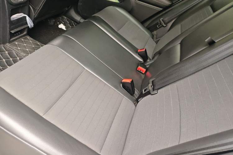 Used Volkswagen Tiguan 2016 300TSI Automatic All-Wheel Drive Fashion Vision Edition Left Rear Seat