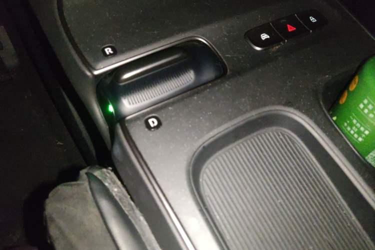 Used Nio ET5 2024 75 kWh Gear Lever