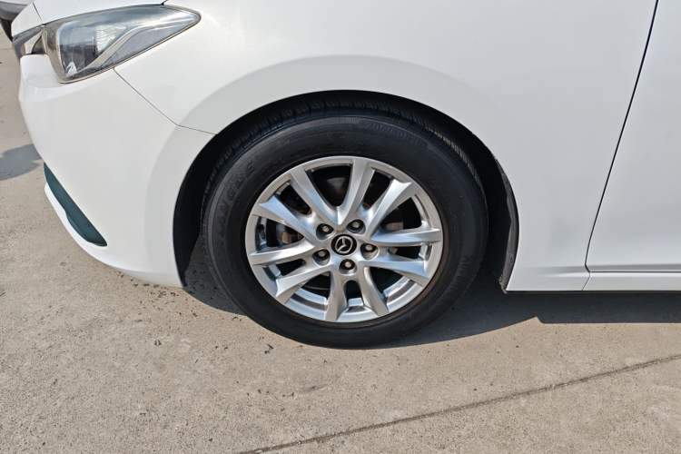 Used Mazda 3 Axela 2014 Sedan 1.5L Manual Comfort Model Exterior 4