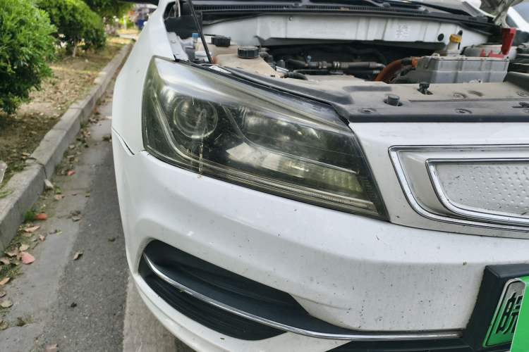 Used Geely Auto Emgrand New Energy 2018 EV350 Elite Model Right Front Headlight