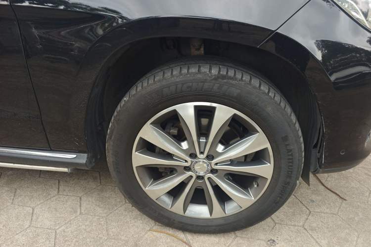 Used Mercedes-Benz GLS 2016 GLS 400 4MATIC Dynamic Model Right Front Wheel Hub