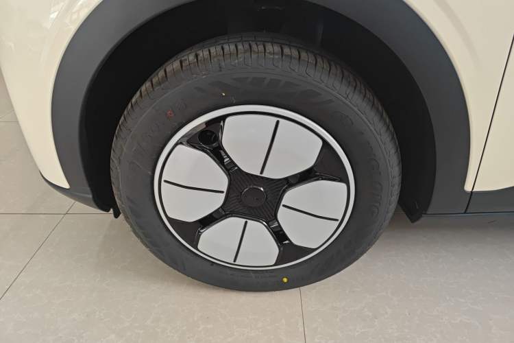 Used Geely Galaxy Geome 2026 Model 310km Youth Edition Left Front Wheel Hub