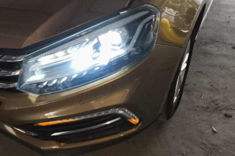 Used Zotye T600 Coupe 2017 1.5T Manual Luxury Model Left Front Headlight