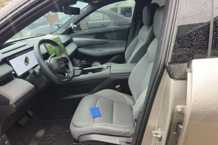 Used Lynk & Co 08 EM-P 2023 120km Long-Range Halo
