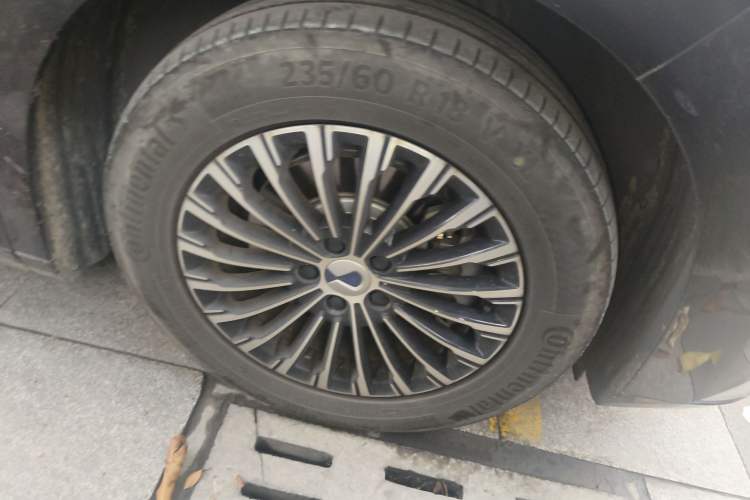 Used Denza D9 2025 DM-i Intelligent Drive 1020 Four-Wheel Drive Flagship Model
