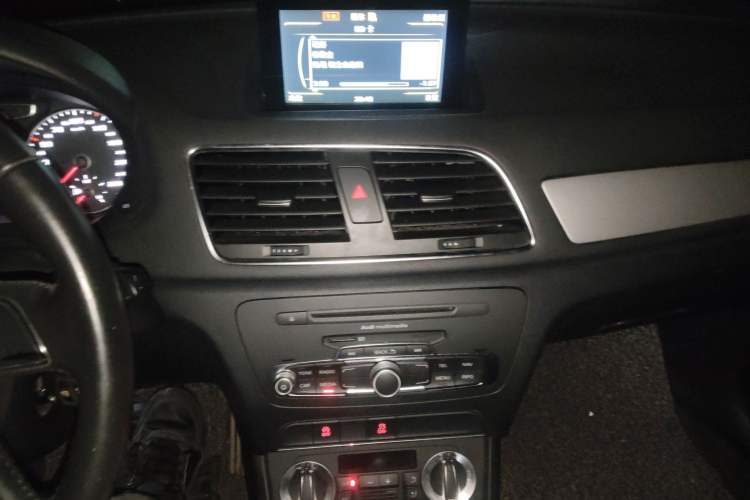 Used Audi Q3 2013 35 TFSI Ambition Edition Audio And AC Panel