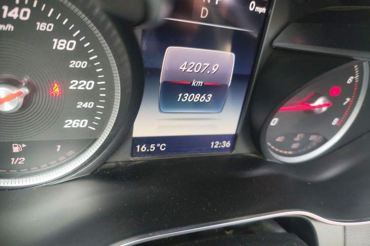 Used Mercedes-Benz GLC 2017 GLC 300 4MATIC Sport Edition Odometer Close Up