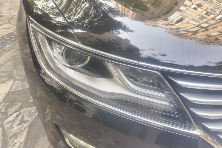 Used Lincoln MKC 2016 2.0T Two-Wheel Drive Luxury Edition Right Front Headlight