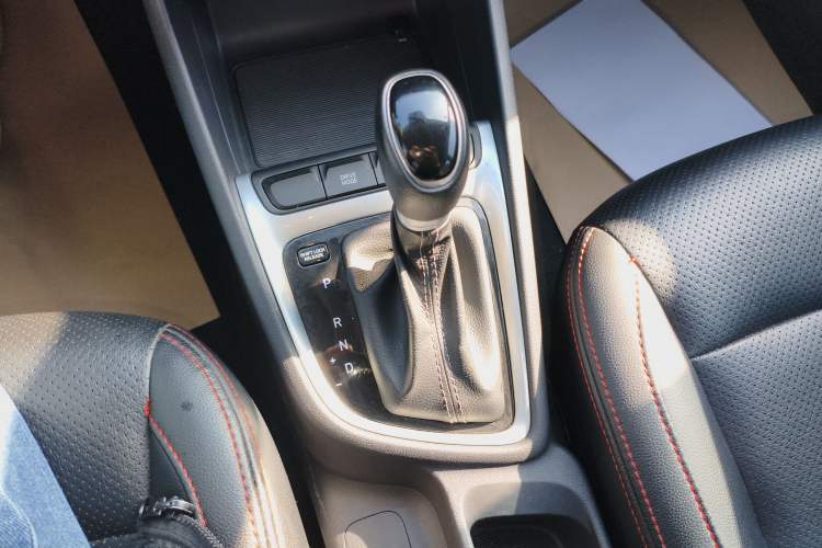 Used Hyundai Celesta 2018 1.6L Automatic GL Enjoyment Edition China VI compliant Gear Lever