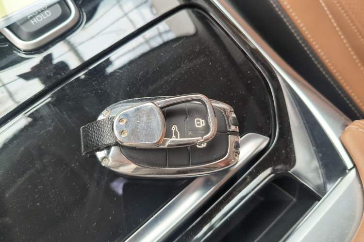 Used SAIC MAXUS G20 2021 PLUS 2.0T Gasoline Automatic Luxury Edition Vehicle Key