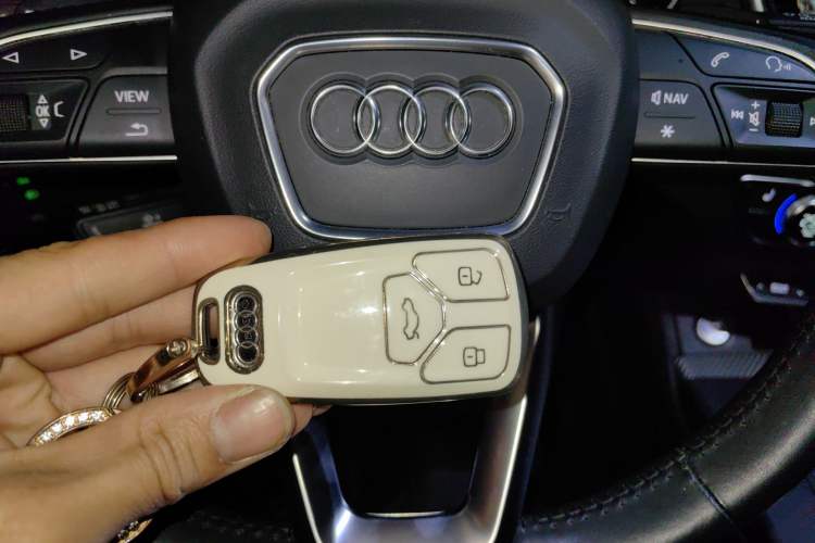 Used Audi Q5L 2018 45 TFSI Prestige Fashion Edition China V Emission Standard Vehicle Key