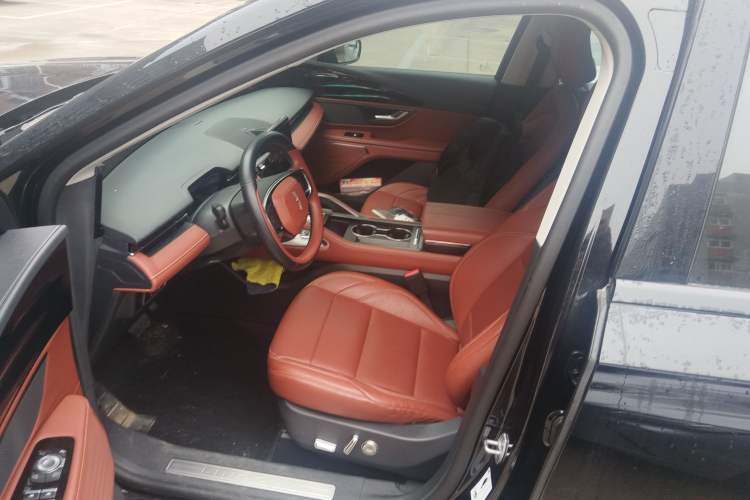 Used Lincoln Nautilus 2023 2.0T All-Wheel-Drive Luxury Hybrid Edition Left Front Seat