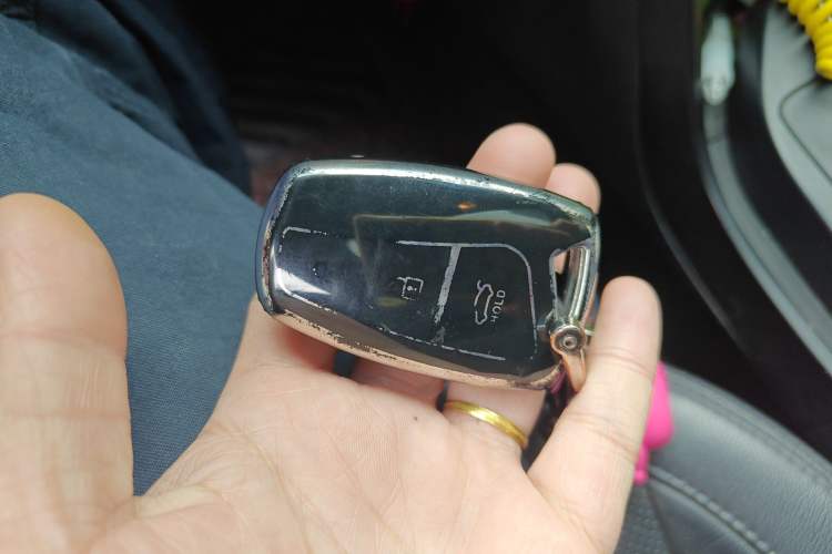 Used Hyundai Santa Fe 2015 2.4L Automatic Two-Wheel Drive Smart Version 5 Seats
