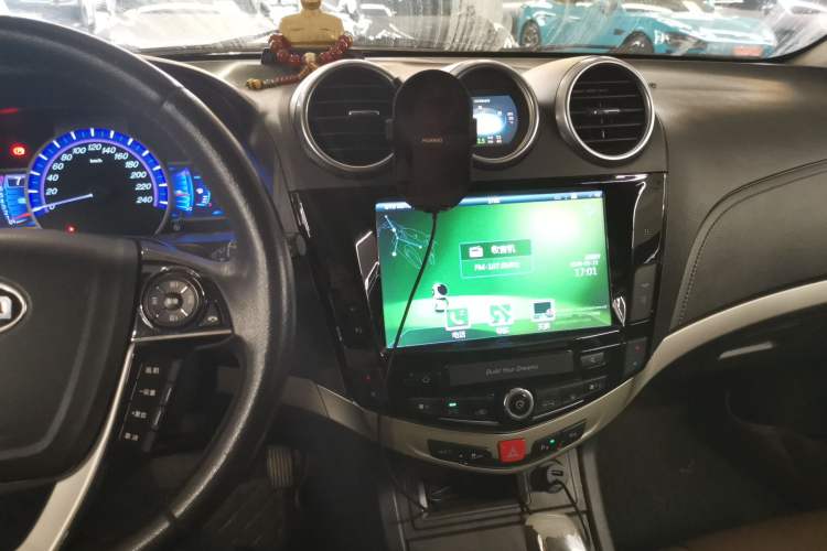 Used BYD S7 2015 2.0T Upgraded Automatic Luxury Version Audio And AC Panel