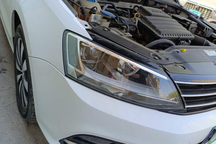 Used Volkswagen Sagitar 2018 1.6L Automatic Comfort Model Right Front Headlight