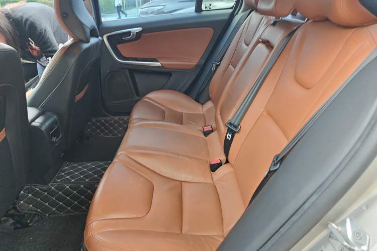 Used Volvo S60 2015 S60L 2.0T Zhiyuan Edition Left Rear Seat