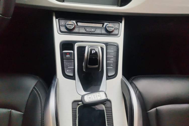 Used Geely Auto Emgrand X7 Sport 2020 1.8TD DCT Two-Wheel Drive Smart Connect 4G-Enabled Version