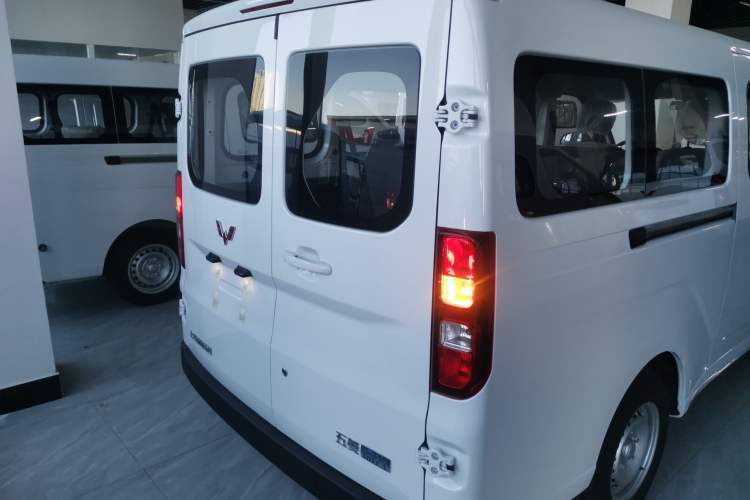 Used Wuling Yangguang 2025 Model 310KM Bus Edition—Customized by CATL