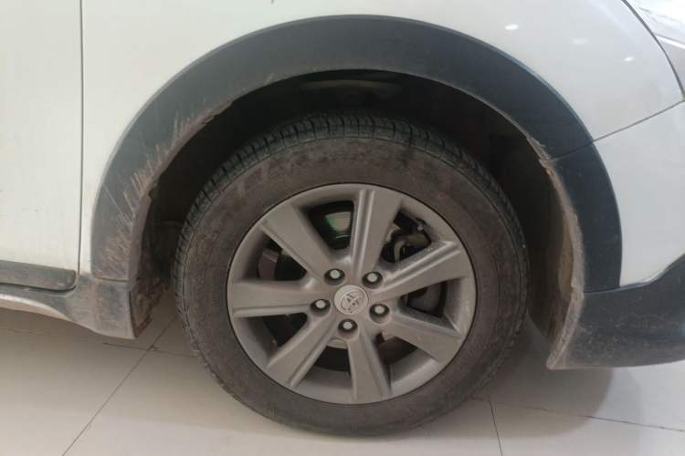 Used Toyota Verso 2015 180E CVT Crossover Edition Right Front Wheel Hub