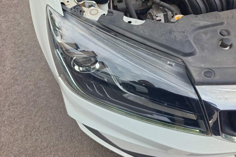 Used Geely Auto Emgrand 2021 UP 1.5L Manual Luxury Model Right Front Headlight