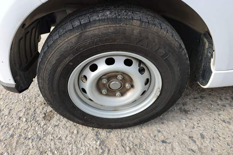 Used Farizon Xingxiang V 2024 Star Enjoy V6E Feature Edition with CATL 41.86 kWh Left Front Wheel Hub