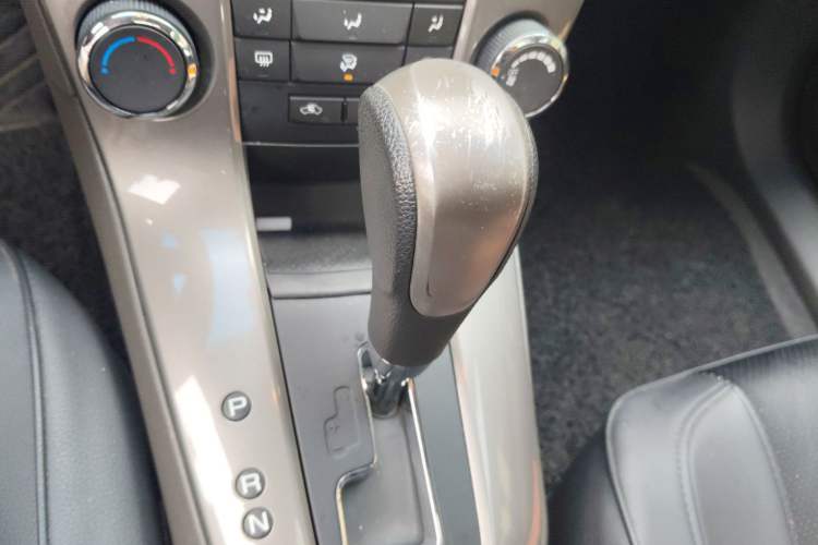 Used Chevrolet Cruze 2015 1.5L Classic SE AT Gear Lever