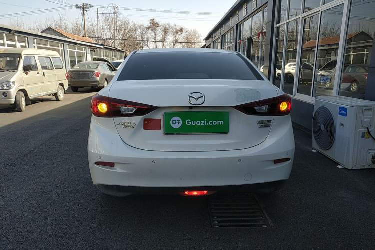 Used Mazda Mazda 3 Axela 2014 Sedan 1.5L Automatic Luxury Model
