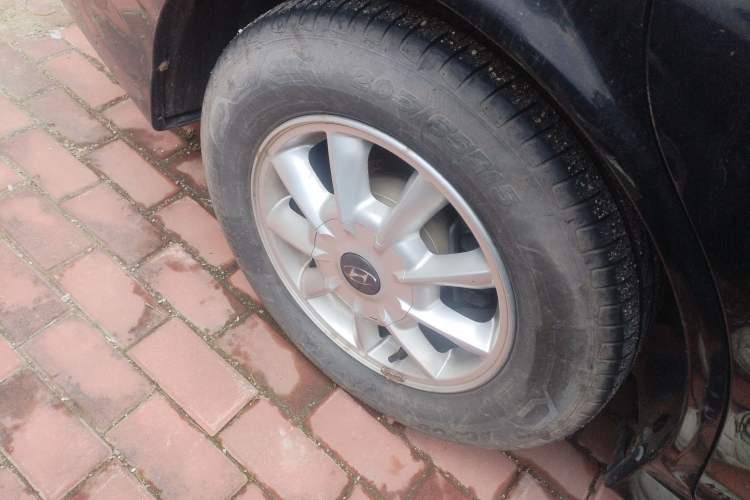 Used Hyundai MoInca 2009 1.8L Manual Comfort Edition GL Right Rear Wheel Hub