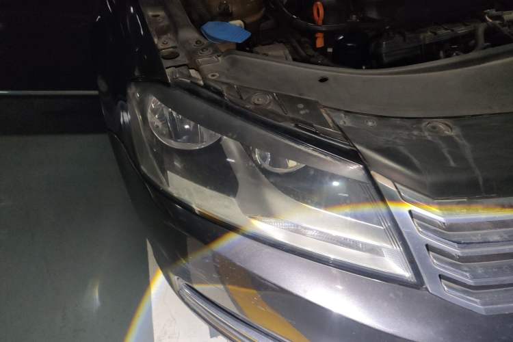 Used Volkswagen Magotan 2013 1.8TSI Premier Model Right Front Headlight