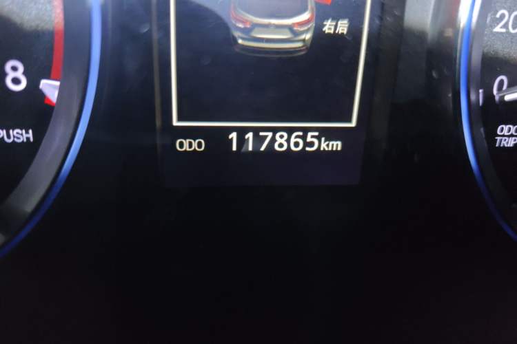 Used Toyota Highlander 2018 2.0T Four-Wheel Drive Luxury Edition 7 Seats China V Emission Standard Odometer Close Up